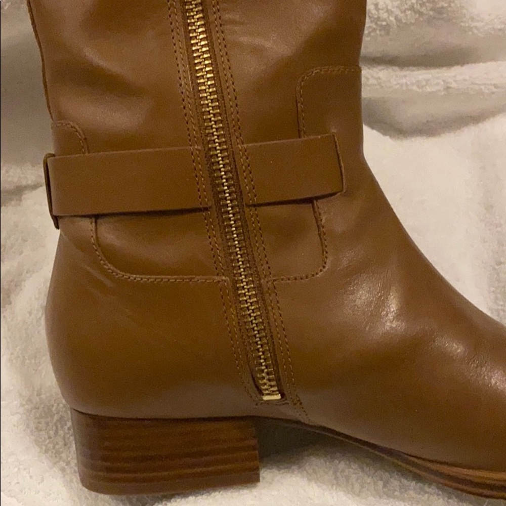 Boots - Picture 3 of 5